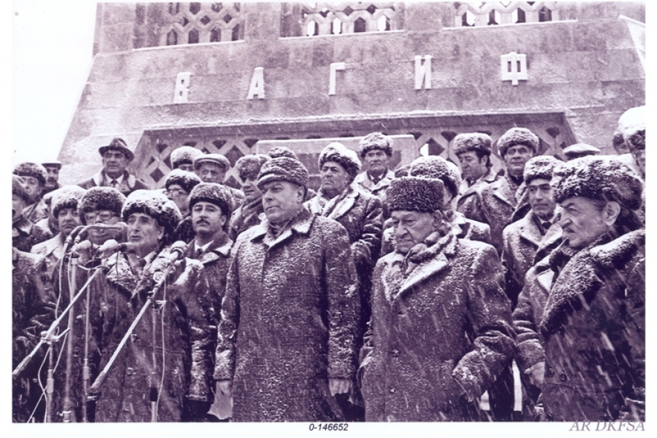 18B.1982-ci il, 14 yanvar. Şuşada Molla Pənah Vaqifin məqbərəsinin açılışı