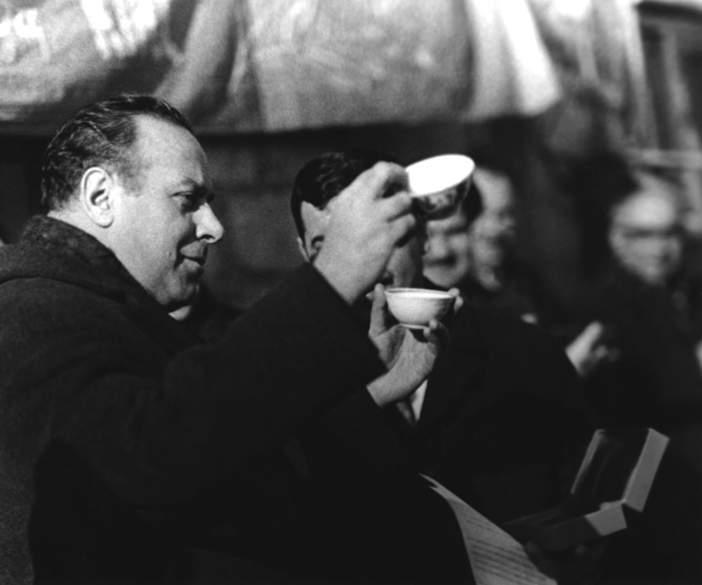 2. 1971-ci il, 19 yanvar. Heydər Əliyev Gəncə şəhərində çini qablar zavodunda