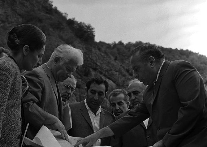 6A-Sərsəng SES-in tikintisilə tanış olarkən, 1975