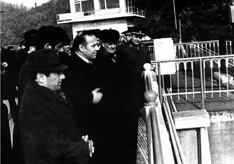7B. Yuxarı-Xanbulançay su anbarının açılışında, 1976
