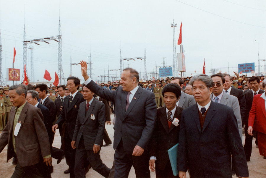 23.  Sov.İKP MK Siyasi Bürosunun üzvü Heydər Əliyevin Vyetnama səfəri 31 oktyabr 1983.
