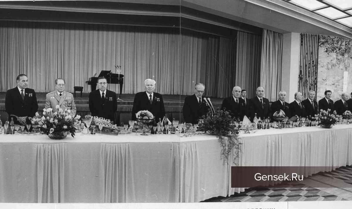 25. 1983-cü il. Kremldə təntənəli mərasim.