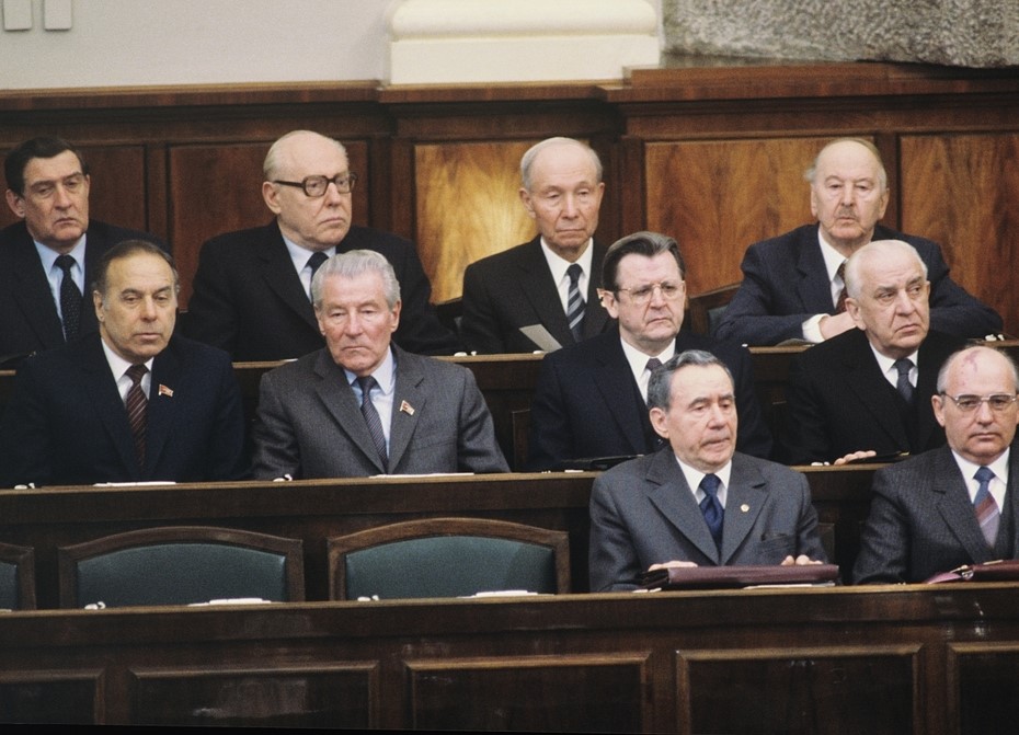 32.Heydər Əliyev SOV.İKP. Siyasi Bürosunun üzvləri ilə