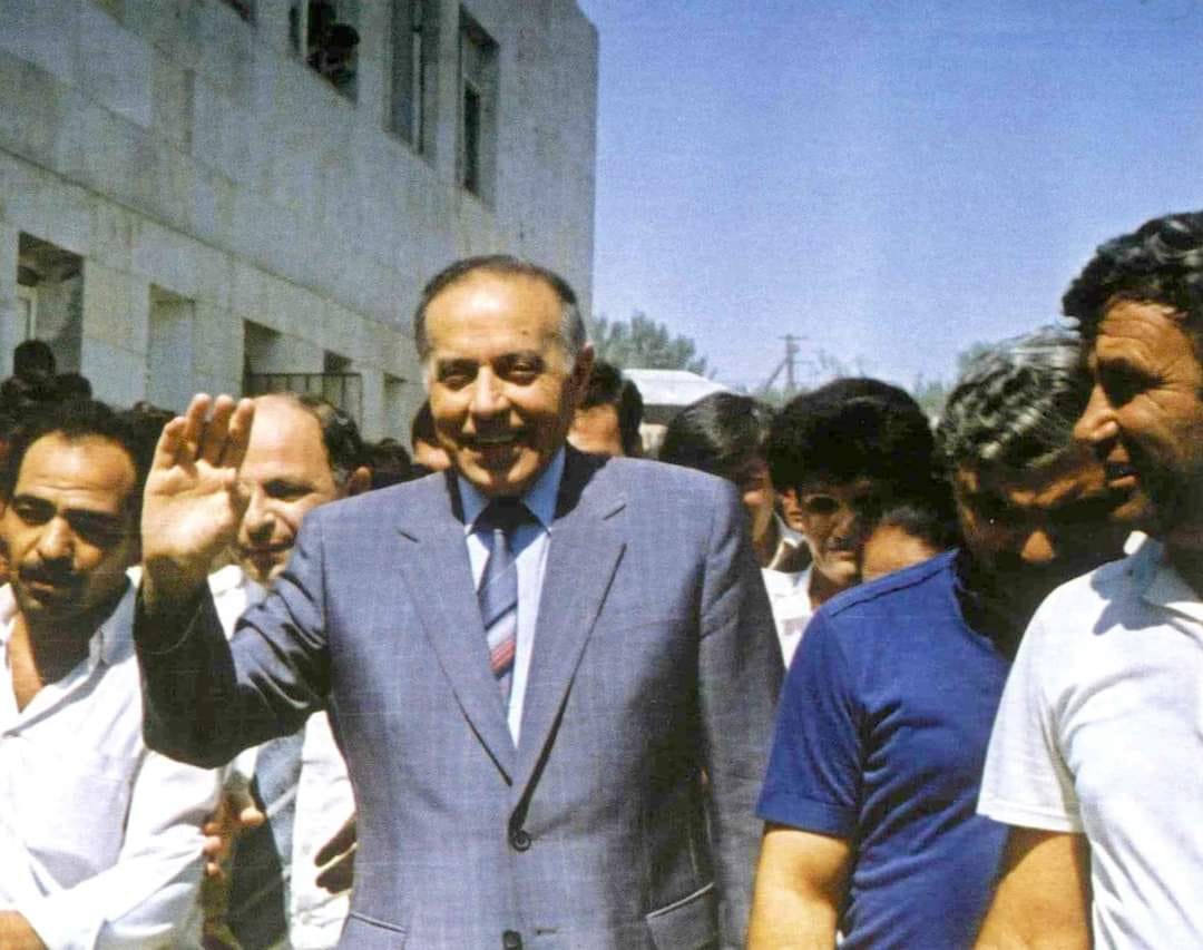 52. Naxçıvan Ali Məclisinin sədri Heydər Əliyev sakinlərlə
