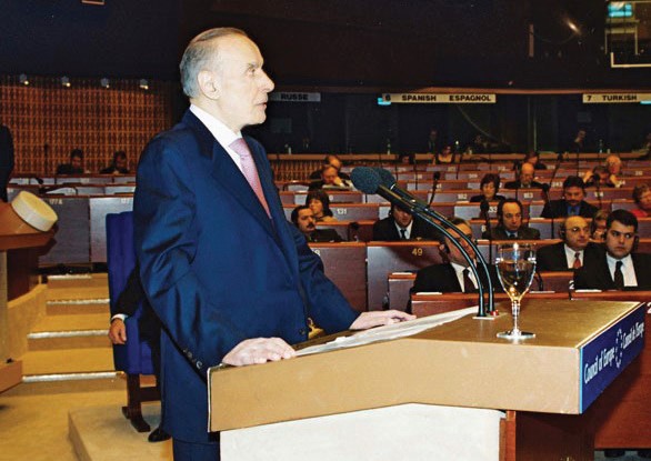 71. 2001-ci il, 23-27 yanvar. Azərbaycanın Avropa Şurasına üzv qəbul olunması