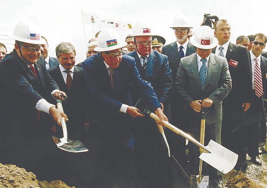 74.Səngəçal, Bakı-Tbilisi-Ceyhan əsas ixrac boru kəmərinin təməlqoyma mərasimi, 2002