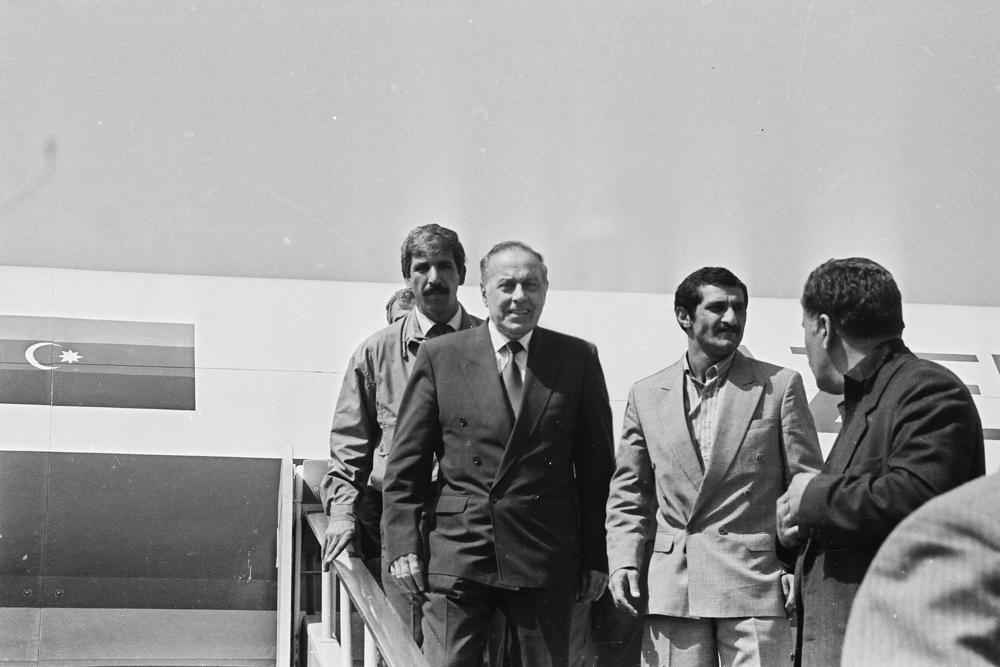 56. Heydər ƏliyevinBakıya gəlişi. 09 iyun 1993