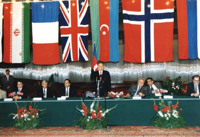 61. Əsrin müqaviləsinin imzalanma mərasimi. 1994-cü il 20 sentyabr.
