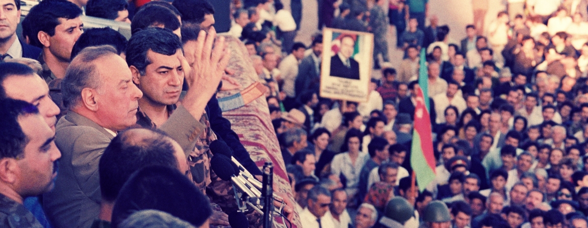 64. Dövlət çevrilişinə cəhdlə əlaqədar ümumxalq mitinqində. 5 oktyabr 1994-cü il