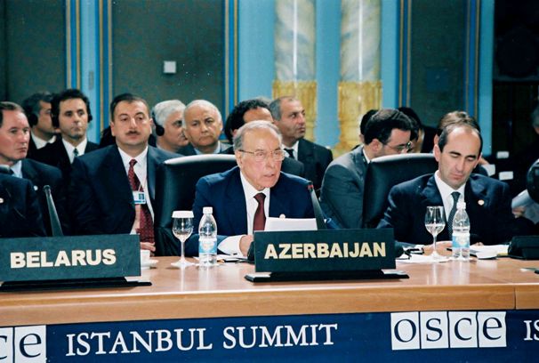 70.1999-cu il, 18-19 noyabr. ATƏT-in İstanbul Zirvə görüşü